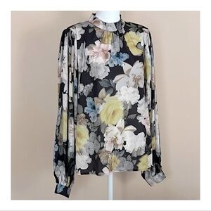 🤍 Beautiful Vici Floral High Neck Blouse || Size Medium